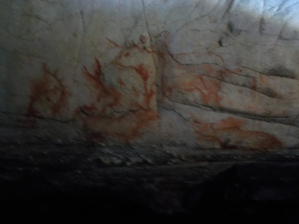 Cueva con pinturas rupestres en Picos de Europa